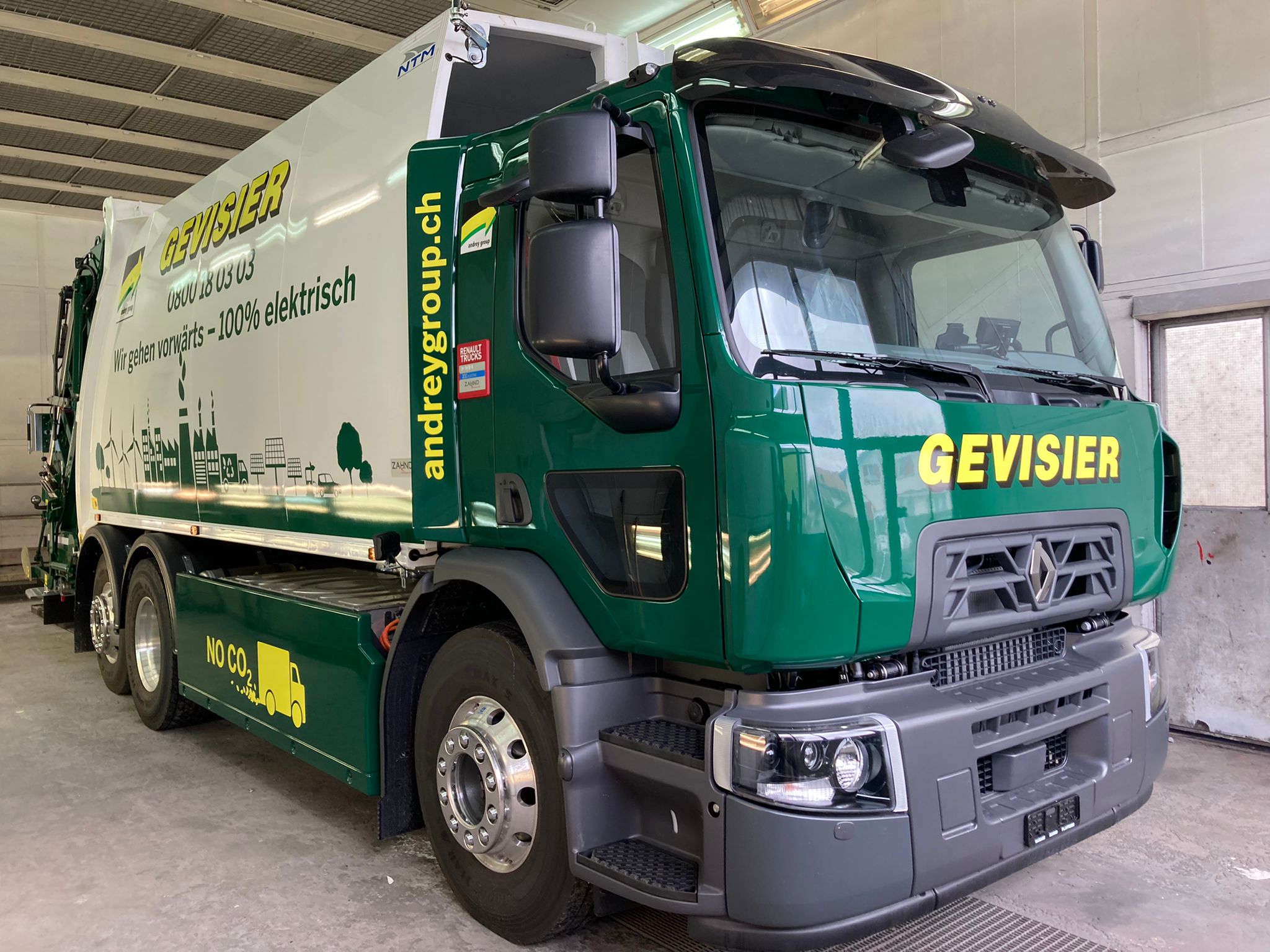 Camion-poubelle électrique